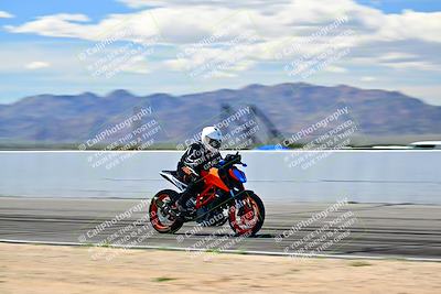 media/Mar-25-2024-Moto Forza (Mon) [[8d4319bd68]]/4-Novice Group/Session 4 Front Straight Speed Pans/